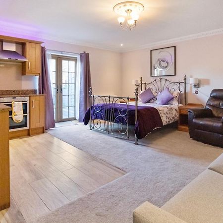 The Lodge - Studio Apartment'S Castel Екстер'єр фото