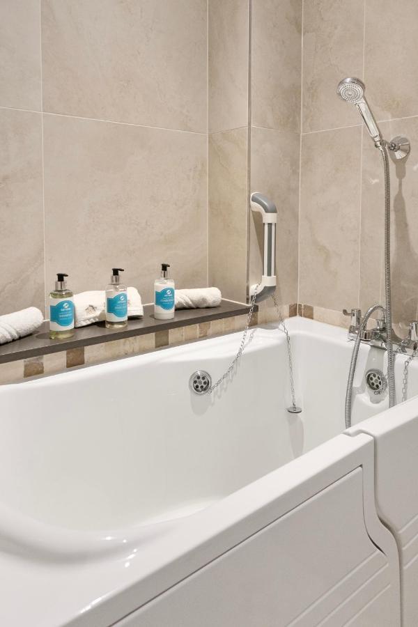 The Lodge - Studio Apartment'S Castel Екстер'єр фото