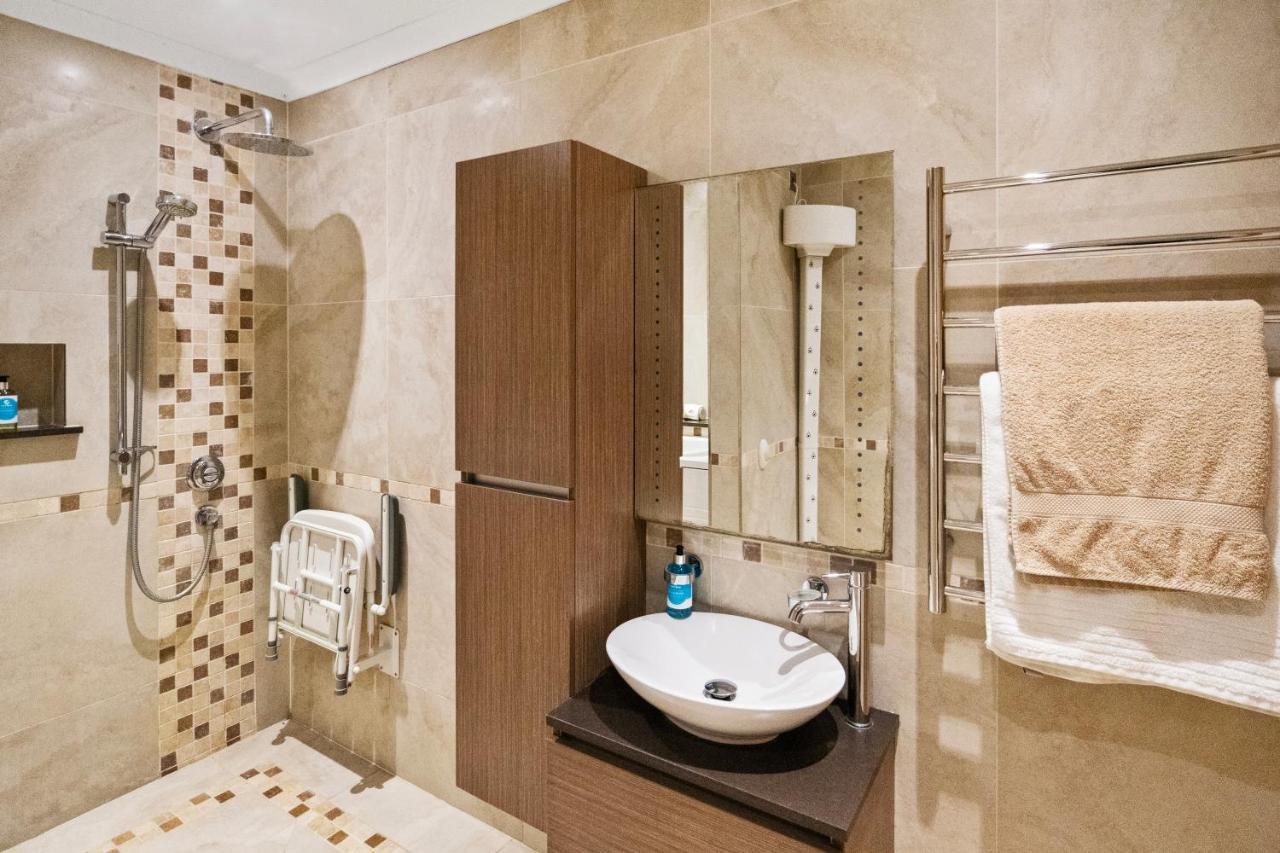 The Lodge - Studio Apartment'S Castel Екстер'єр фото