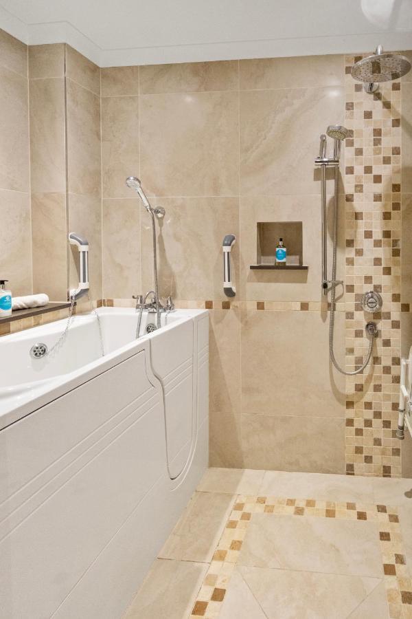 The Lodge - Studio Apartment'S Castel Екстер'єр фото