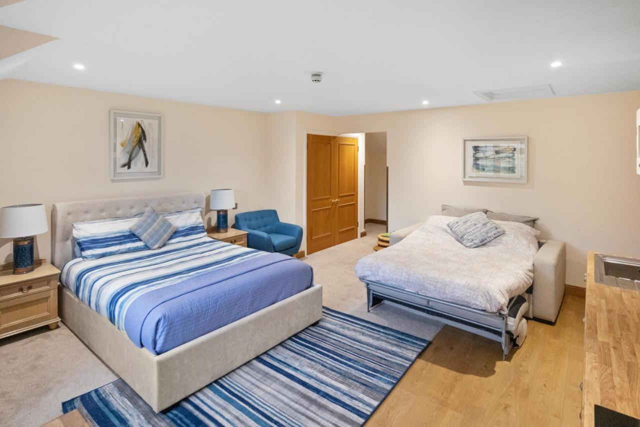 The Lodge - Studio Apartment'S Castel Екстер'єр фото