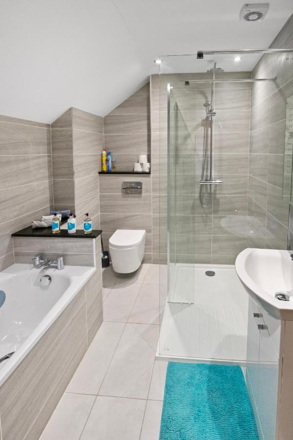 The Lodge - Studio Apartment'S Castel Екстер'єр фото