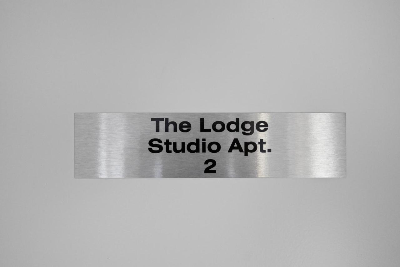 The Lodge - Studio Apartment'S Castel Екстер'єр фото
